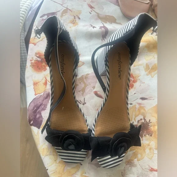 Comfortview Black & White Striped Block Heel Sandals with Bow - Picture 5 of 5
